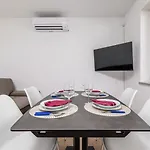 In With Terrace, Air Conditioning, Wifi, Washing Machine 5158-3 *