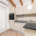 In With Terrace, Air Conditioning, Wifi, Washing Machine 5158-3 Ferienhaus *