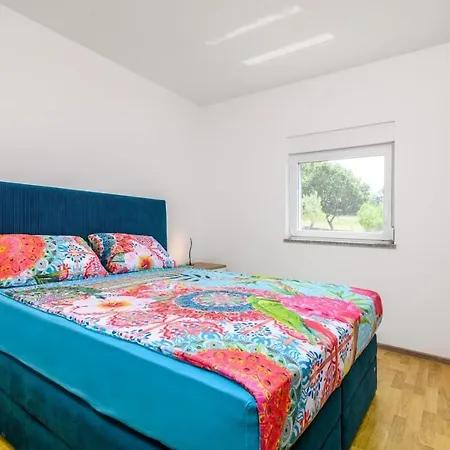 In With Terrace, Air Conditioning, Wifi, Washing Machine 5158-3 מדולין