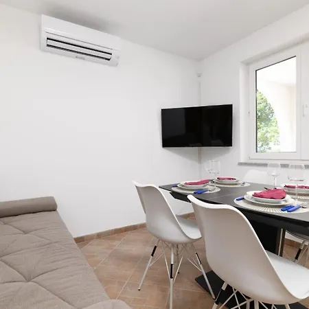 In With Terrace, Air Conditioning, Wifi, Washing Machine 5158-3 מדולין