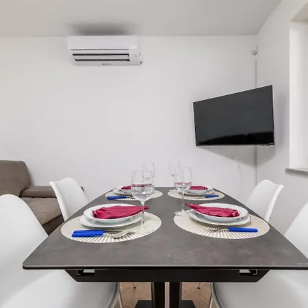 In With Terrace, Air Conditioning, Wifi, Washing Machine 5158-3 *