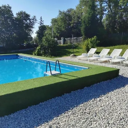 In With Terrace, Air Conditioning, Wifi, Washing Machine 5158-3 Vikendica Medulin